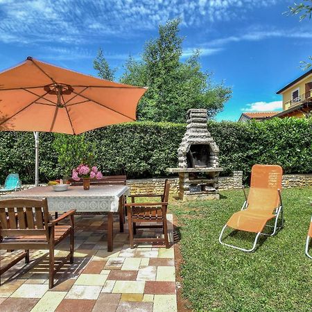 Amazing Apartment In Porec With Wifi מראה חיצוני תמונה