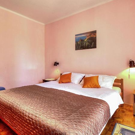 Amazing Apartment In Porec With Wifi מראה חיצוני תמונה