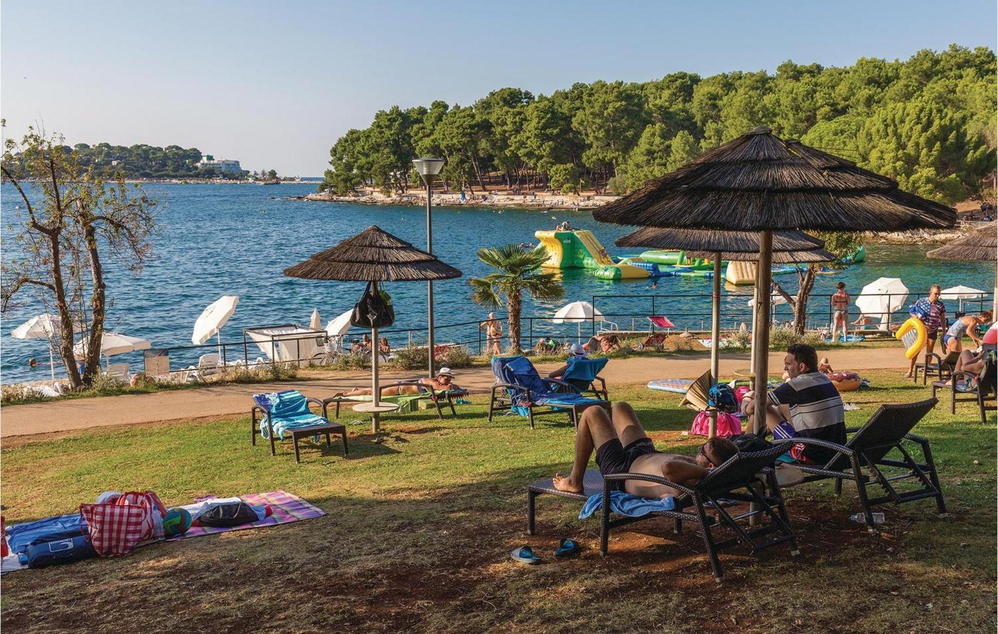 Amazing Apartment In Porec With Wifi מראה חיצוני תמונה