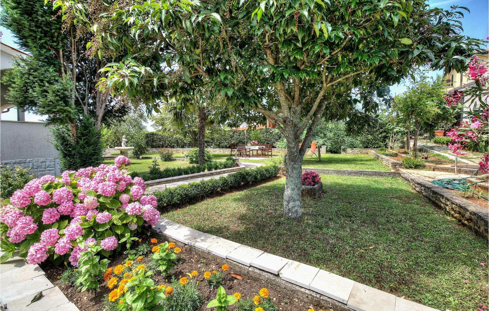 Amazing Apartment In Porec With Wifi מראה חיצוני תמונה