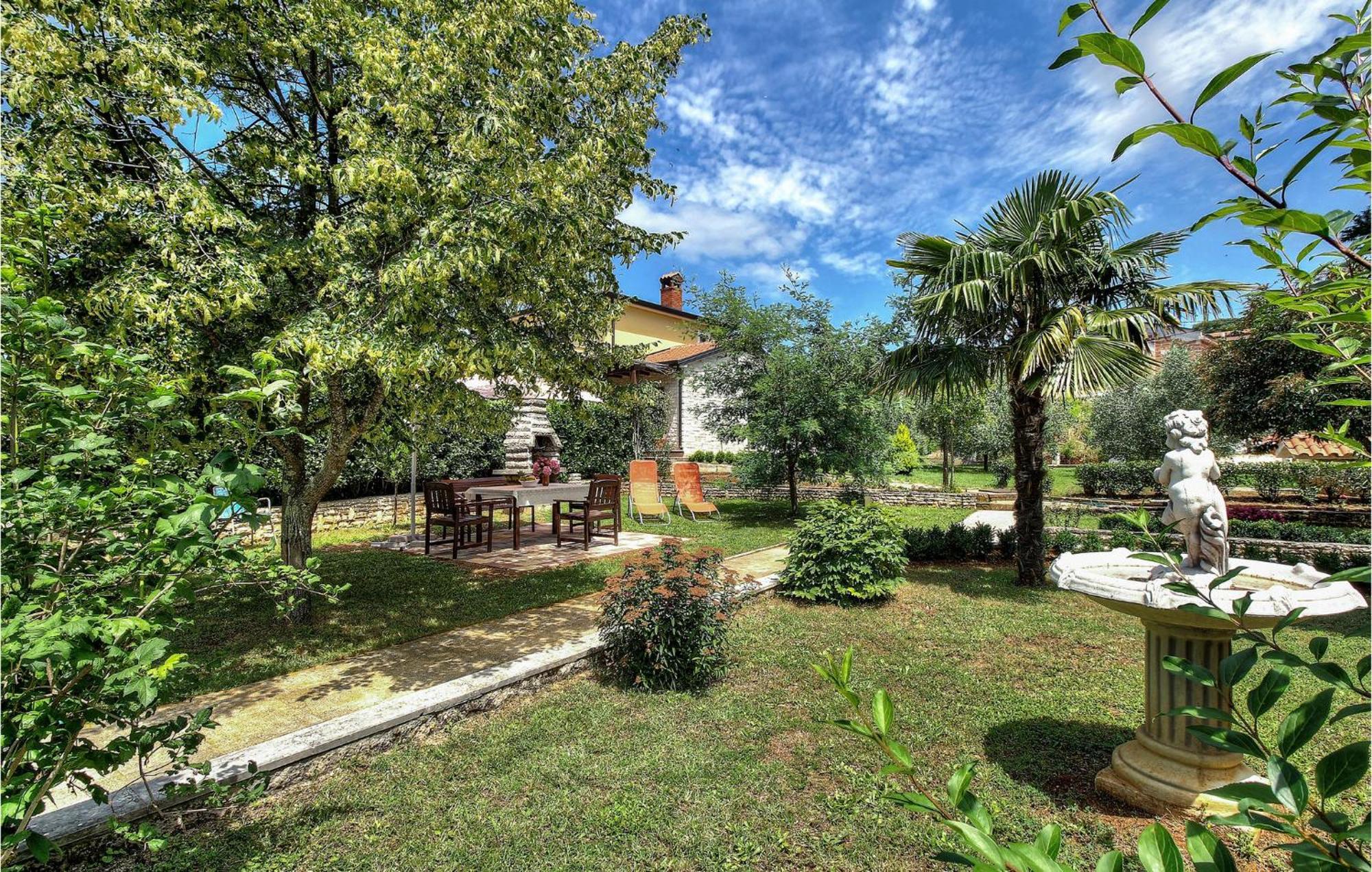 Amazing Apartment In Porec With Wifi מראה חיצוני תמונה