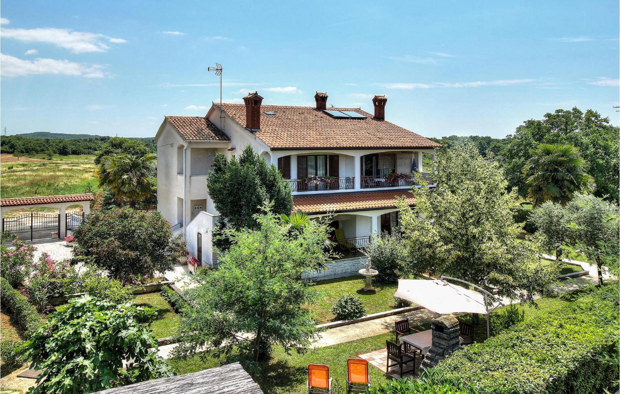 Amazing Apartment In Porec With Wifi מראה חיצוני תמונה