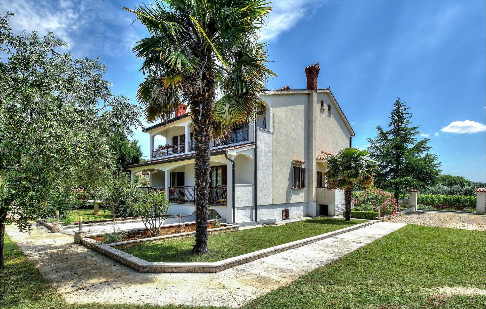 Amazing Apartment In Porec With Wifi מראה חיצוני תמונה